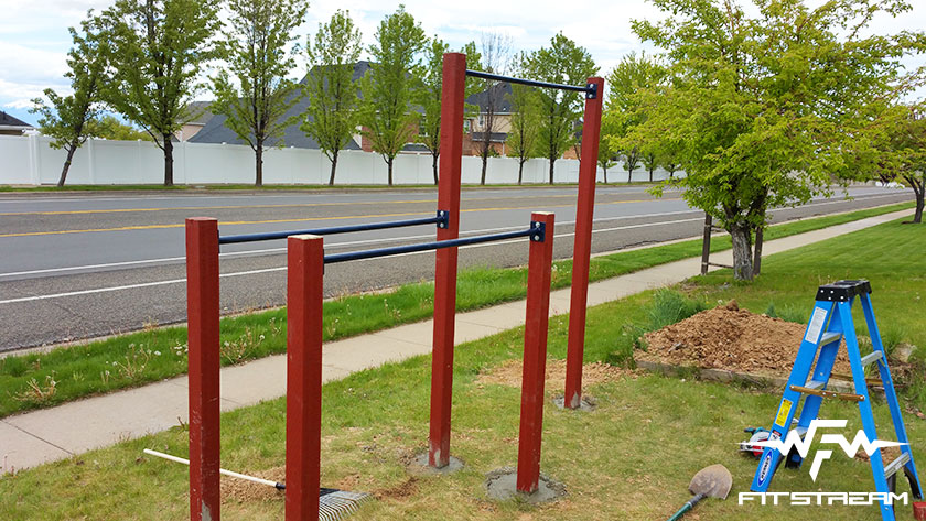 Fonkelnieuw How to Make an Outdoor Pull-up Bar and Parallel Bars - DIY Fitness LN-48